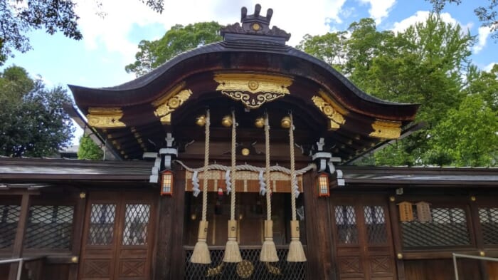 狛犬ならぬ狛イノシシが守る 護王神社は足腰にご利益あり! 足腰祈願をしてたくさん旅に出かけよう!