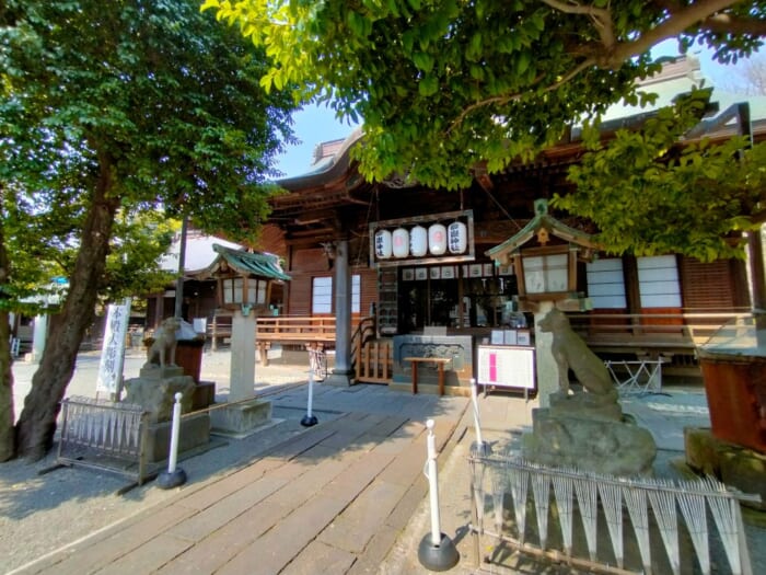 スーパーに霊水!? 田園調布の隣町に鎮座するパワースポット―御嶽の霊水と御嶽神社