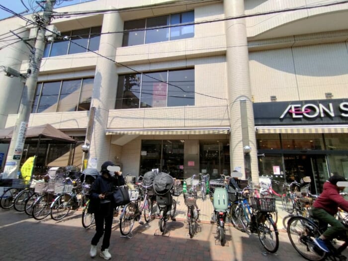 スーパーに霊水!? 田園調布の隣町に鎮座するパワースポット―御嶽の霊水と御嶽神社