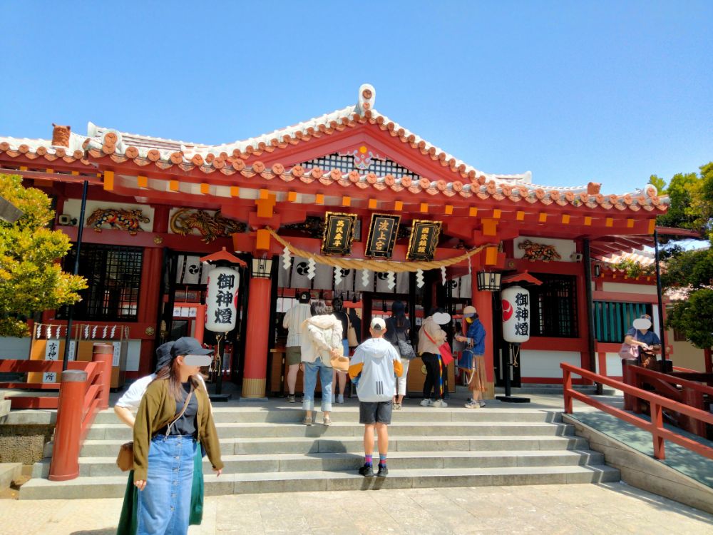 沖縄―神様の世界とつながる那覇最大のパワースポット「波上宮」と開運ビーチ