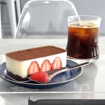 看板商品は“飲める”ティラミス！ 郊外店ながらも絶大な人気を誇るおしゃれなカフェ「Cafe no.888」
