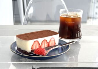 看板商品は“飲める”ティラミス！ 郊外店ながらも絶大な人気を誇るおしゃれなカフェ「Cafe no.888」