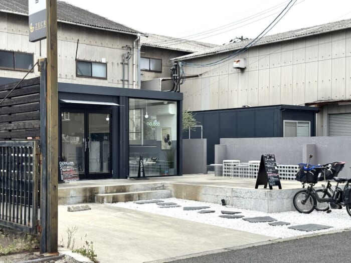 看板商品は“飲める”ティラミス! 郊外店ながらも絶大な人気を誇るおしゃれなカフェ「Cafe no.888」