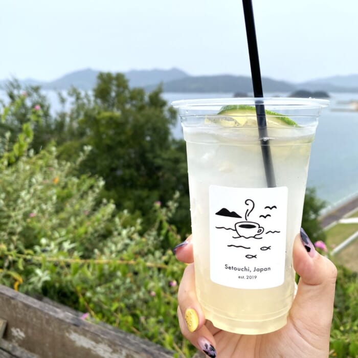 晴天の週末のみオープン! しまなみ海道を目下に臨めるカフェカー「しまなみコーヒー」で瀬戸内フルーツを満喫