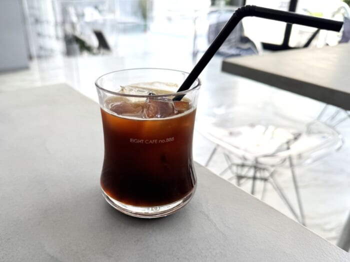 看板商品は“飲める”ティラミス! 郊外店ながらも絶大な人気を誇るおしゃれなカフェ「Cafe no.888」