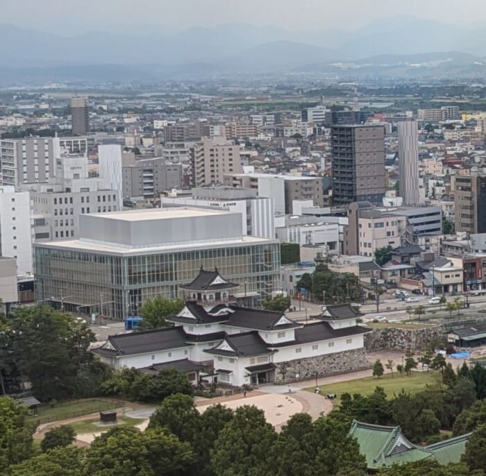 これが無料！？ 穴場の展望スポット 立山あおぐ特等席！ 富山市役所展望塔