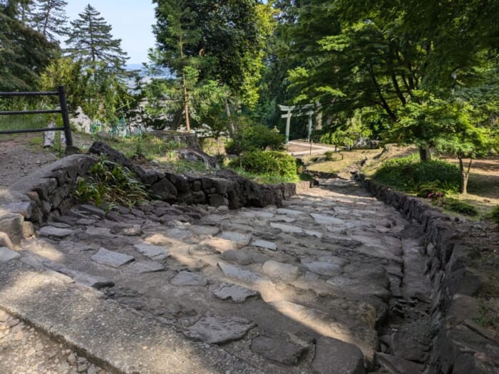 絶景と豪華絢爛な建築！ 見応え十分な妙義神社