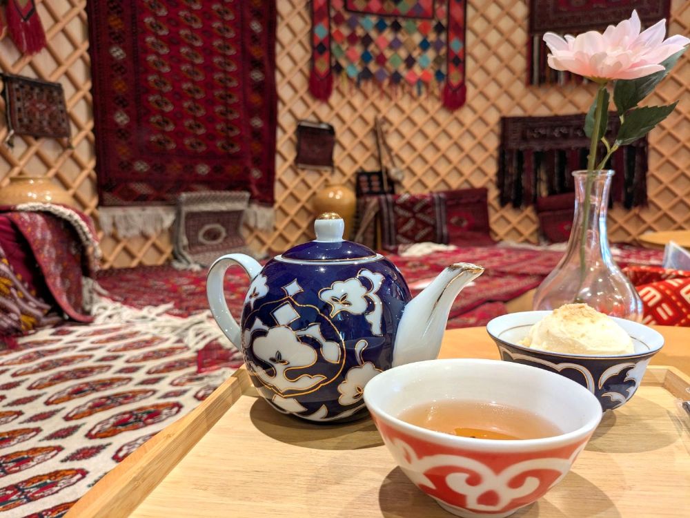 万博で異色のパビリオン！ トルクメニスタン館の独特の世界観とカフェ