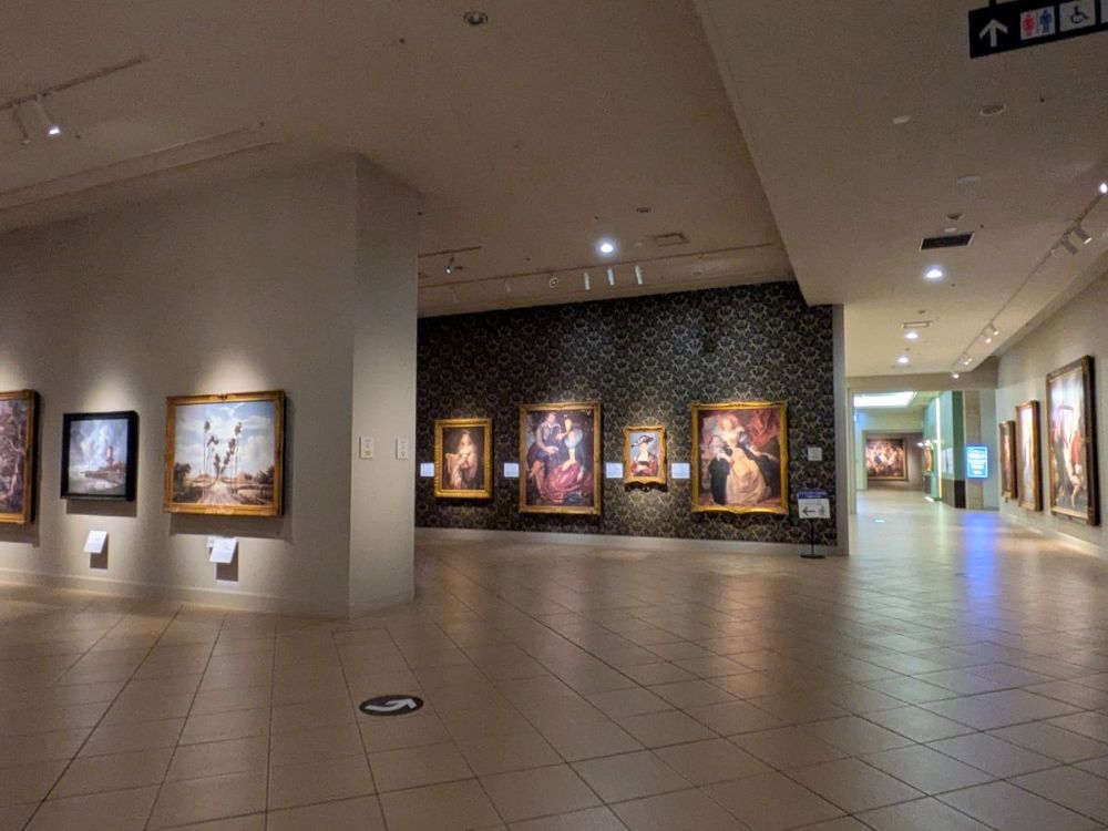 ドレスを羽織るだけで楽しめる大塚国際美術館の「アートコスプレ」が楽しい！