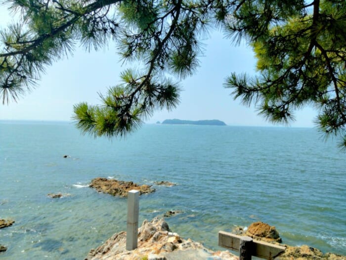 海に浮かぶ神秘の島のパワースポット―八百富神社の弁財天に開運祈願をしよう！