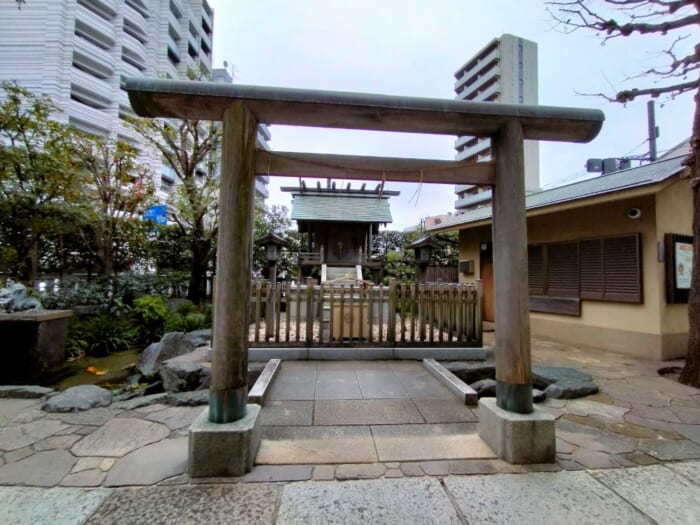 新宿に潜む静寂の異世界系パワースポット―西向天神社と抜弁天