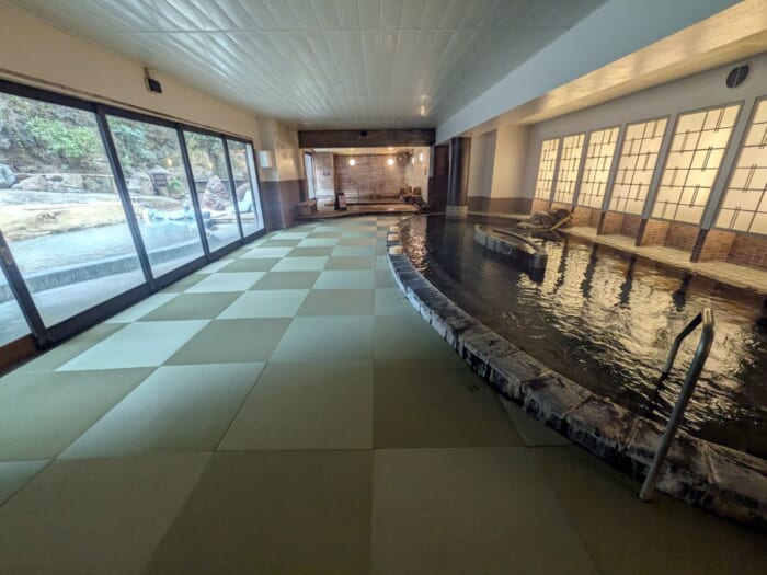 カニ・アワビ・本マグロ・鰻が食べ放題!最強コスパの「大江戸温泉物語 Premium 白浜彩朝楽」を徹底解説