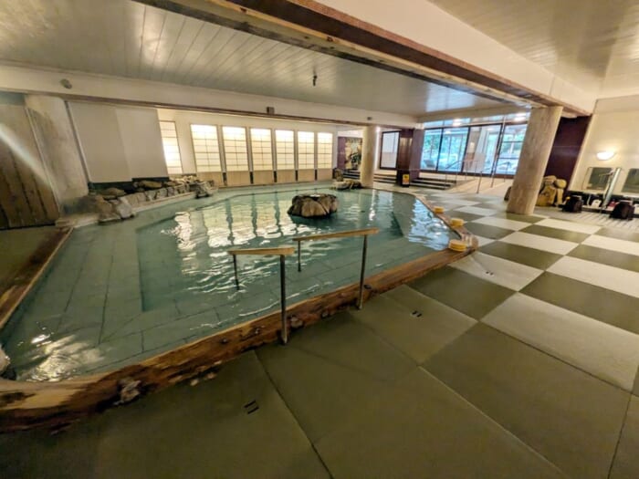 カニ・アワビ・本マグロ・鰻が食べ放題!最強コスパの「大江戸温泉物語 Premium 白浜彩朝楽」を徹底解説