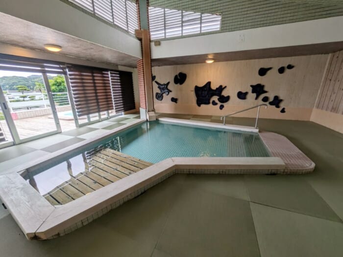 カニ・アワビ・本マグロ・鰻が食べ放題!最強コスパの「大江戸温泉物語 Premium 白浜彩朝楽」を徹底解説