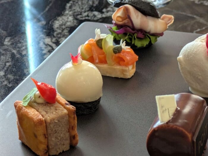 セントレジスバーで過ごす大人時間「セントレジスアフタヌーンティー with モンブラン」