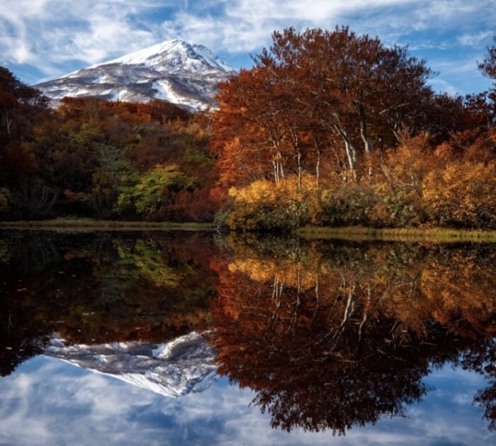 秋田県のおすすめ紅葉絶景3選 安の滝・抱返り渓谷・鳥海山で出会う、秋の彩り
