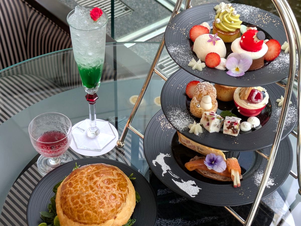 ウェスティンホテル大阪のクリスマスアフタヌーンティーと梅田スカイビルのクリスマスマーケット