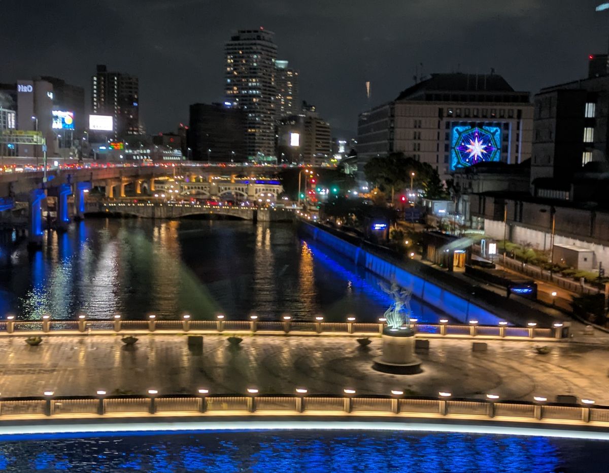 寒さなんて気にならない！ 光り輝く御堂筋イルミネーションの中をオープンデッキバスで走行！