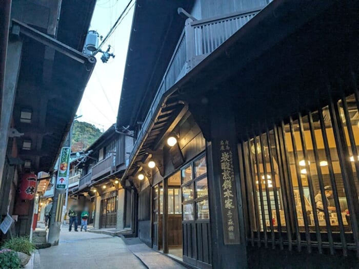 神戸・三宮からバス・電車ですぐ！ 有馬温泉日帰り散策でグルメとお土産探し