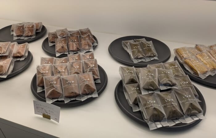 雨の日でも楽しめる 京都最大のアーケード街 三条商店街はお手頃なグルメが勢ぞろい!