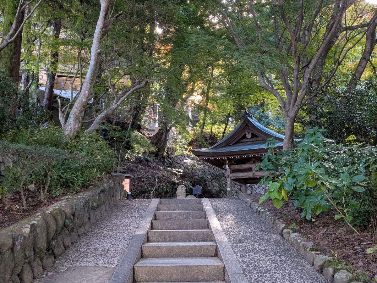 神戸・三宮からバス・電車ですぐ！ 有馬温泉日帰り散策でグルメとお土産探し