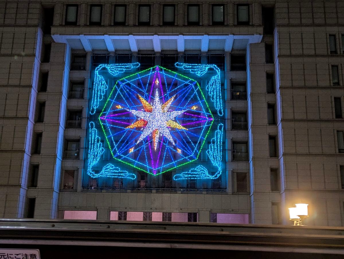 寒さなんて気にならない！ 光り輝く御堂筋イルミネーションの中をオープンデッキバスで走行！