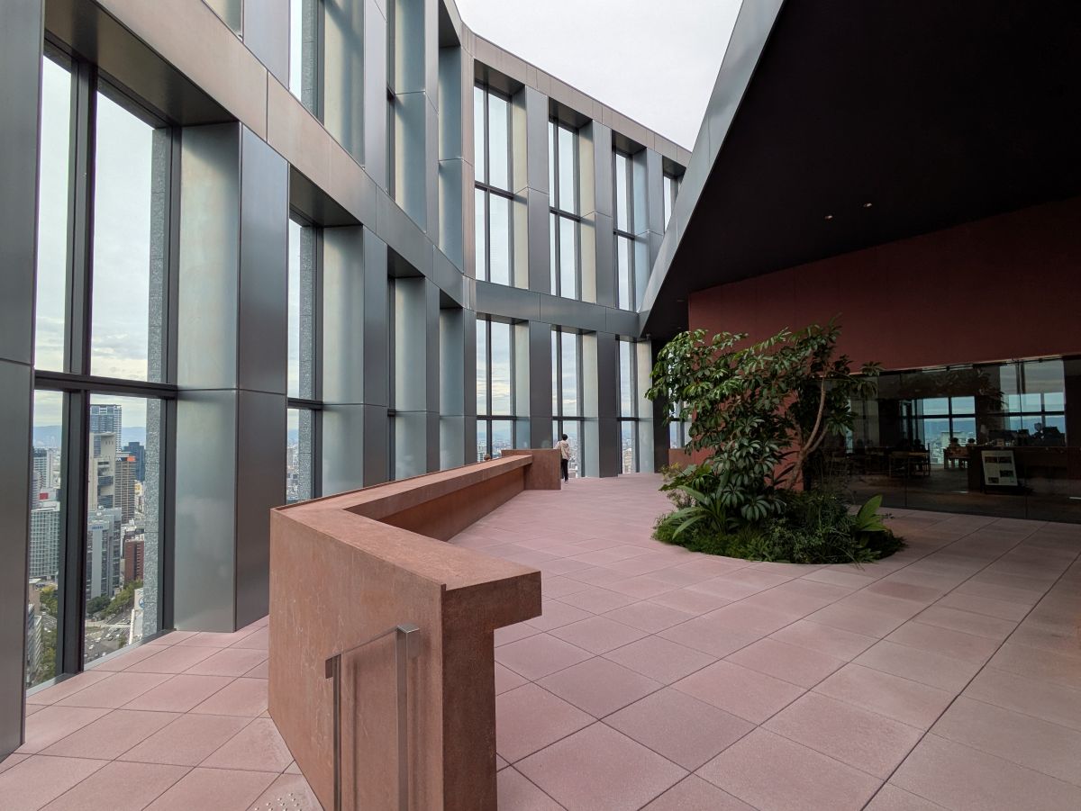 大阪の街を一望！ 入場無料の展望フロア・淀屋橋スカイテラスのビュー＆グルメ