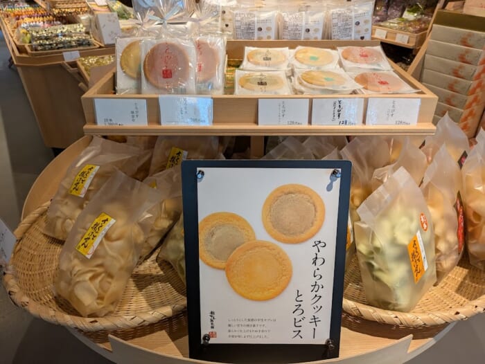 お煎餅専門店で食べる知る人ぞ知る絶品の蕎麦! 年末年始の手土産にもおすすめ 都炉美煎本舗