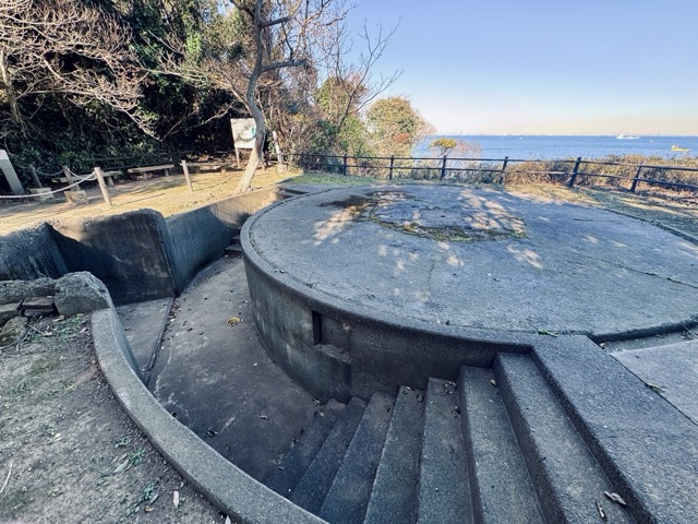 冬の平日朝イチ猿島が、ラピュタの世界観に最も近い説