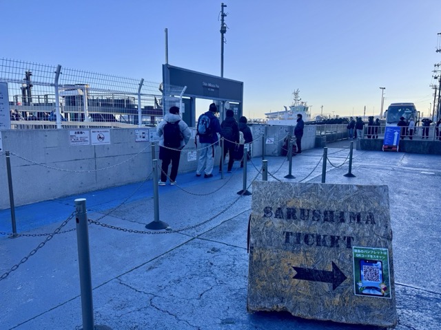 冬の平日朝イチ猿島が、ラピュタの世界観に最も近い説