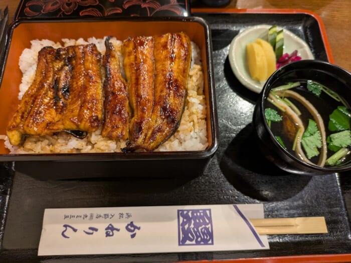 お1人様でも気軽に本格鰻を堪能できます 備長炭でパリッフワッと焼き上げる 浜松 鰻かねりん