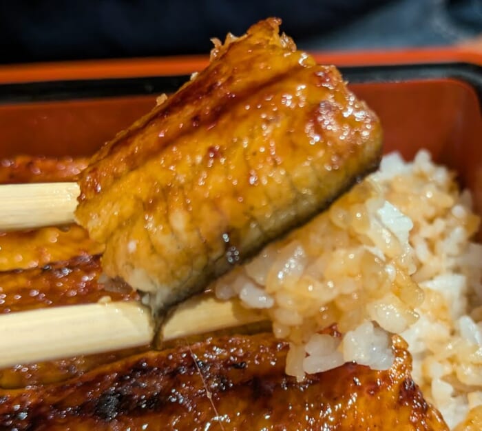 お1人様でも気軽に本格鰻を堪能できます 備長炭でパリッフワッと焼き上げる 浜松 鰻かねりん