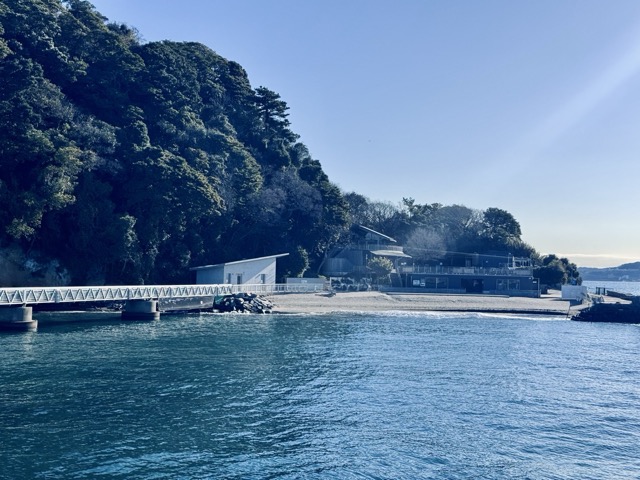 冬の平日朝イチ猿島が、ラピュタの世界観に最も近い説