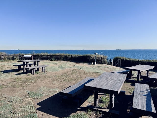 冬の平日朝イチ猿島が、ラピュタの世界観に最も近い説