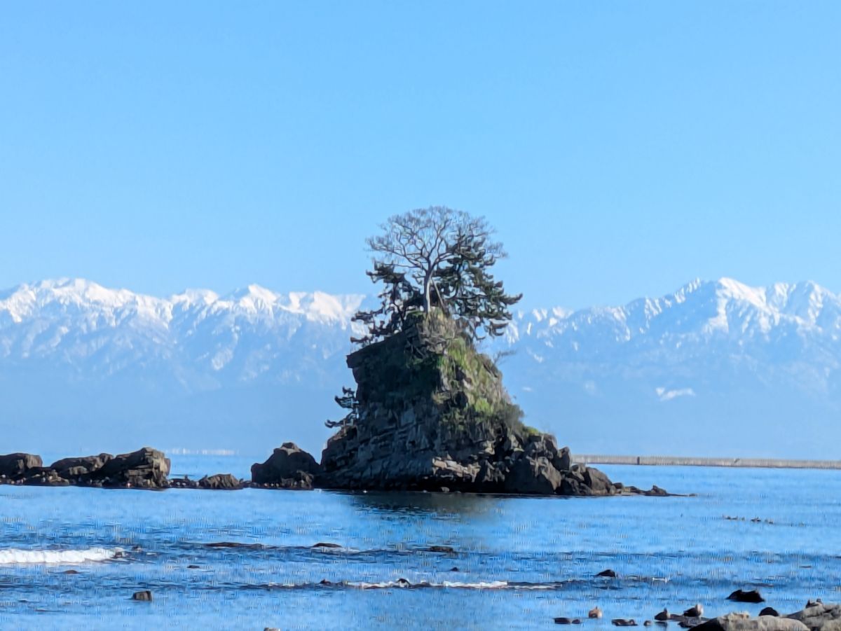 全ては運次第！？ 富山の絶景、雨晴海岸から立山連峰を望む