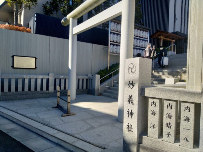 ソメイヨシノ発祥の地・駒込で開運！ 日本武尊ゆかりの妙義神社と異世界の富士神社