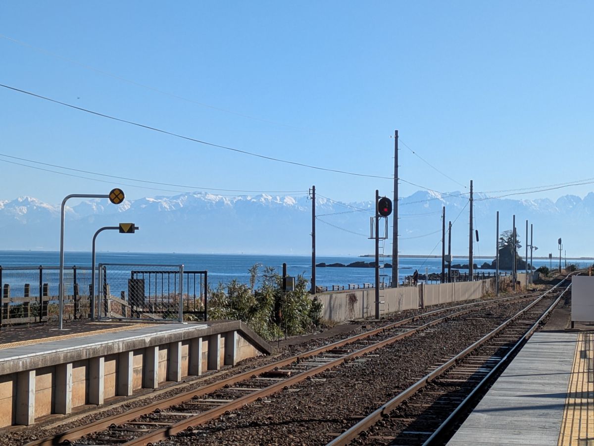 全ては運次第！？ 富山の絶景、雨晴海岸から立山連峰を望む