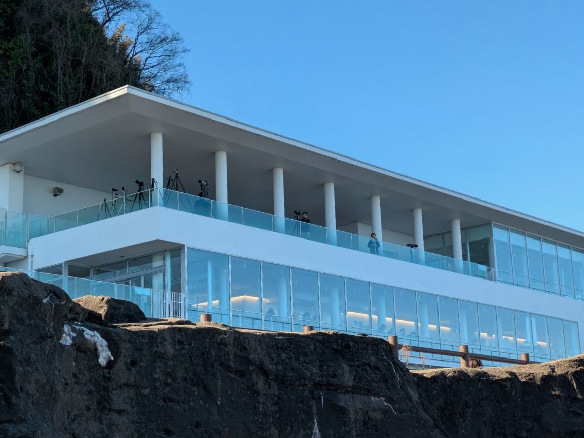 全ては運次第！？ 富山の絶景、雨晴海岸から立山連峰を望む