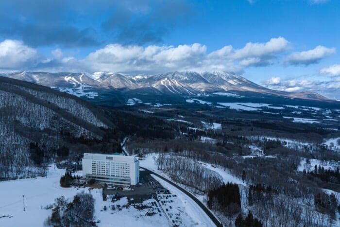 スキーしない派も大満足! 絶景・温泉・グルメも楽しめる雫石プリンスホテルの「大人な雪遊び」
