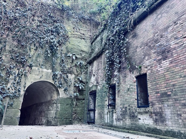 冬の平日朝イチ猿島が、ラピュタの世界観に最も近い説