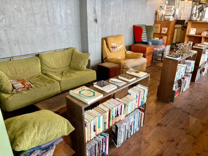 思考の旅に出る、静かな午後。本の読める店「fuzkue」で過ごすひととき