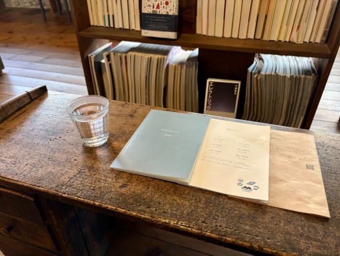 思考の旅に出る、静かな午後。本の読める店「fuzkue」で過ごすひととき