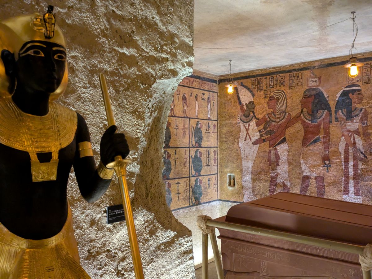 超リアルな王墓の空間！ 「ミステリー・オブ・ツタンカーメン〜体感型古代エジプト展～」