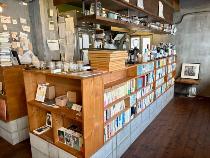 思考の旅に出る、静かな午後。本の読める店「fuzkue」で過ごすひととき