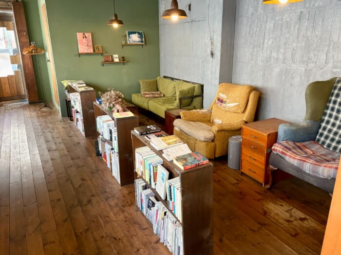 思考の旅に出る、静かな午後。本の読める店「fuzkue」で過ごすひととき