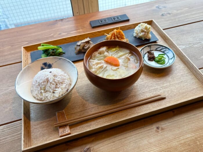 思考の旅に出る、静かな午後。本の読める店「fuzkue」で過ごすひととき