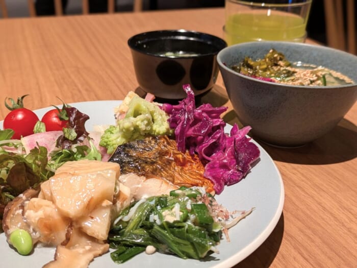 モーニングビュッフェを楽しめる伊右衛門カフェが心斎橋に誕生！