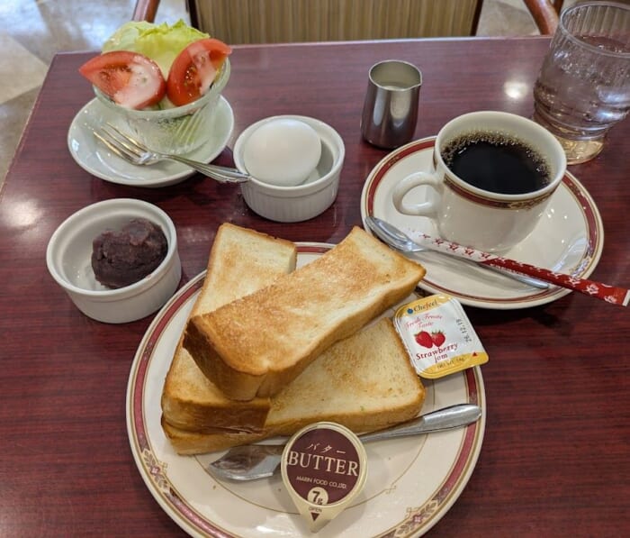 トーストが食べ放題！ 昭和を感じるレトロなパンも人気 タカセ洋菓子 お得なモーニングを満喫　