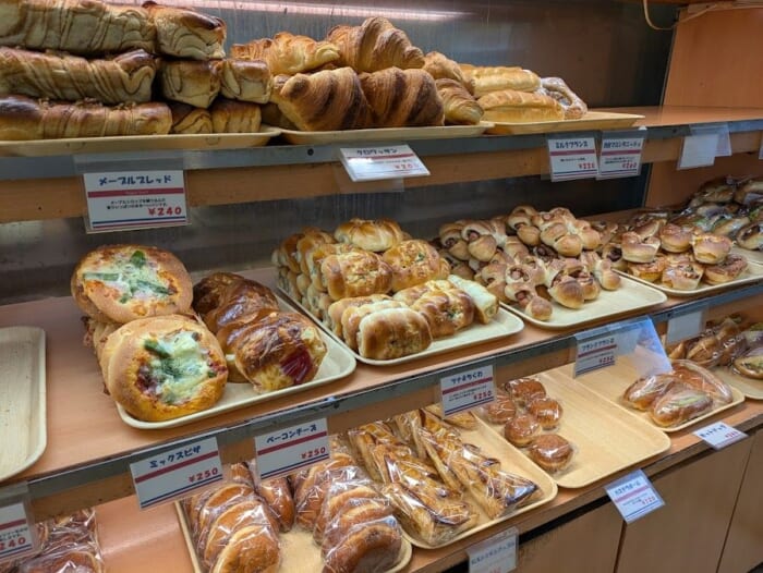 トーストが食べ放題！ 昭和を感じるレトロなパンも人気 タカセ洋菓子 お得なモーニングを満喫　