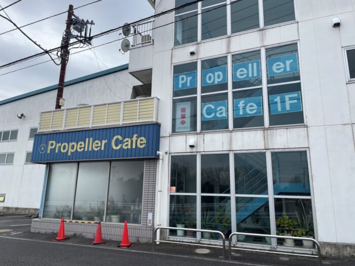 近くで飛行機が見られる！ わくわく止まらない調布飛行場にあるカフェ「プロペラカフェ」-東京都　調布市